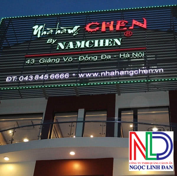Thi công bảng hiệu khung lưới: Ưu, nhược điểm và những điều cần biết