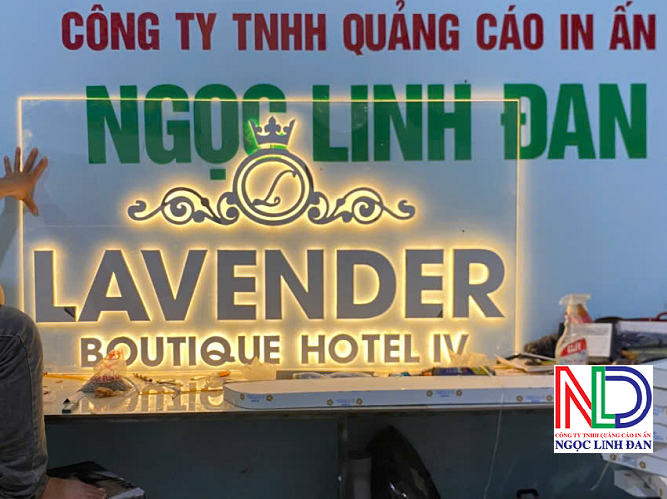 chữ inox sáng chân