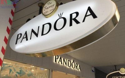 Chi Phí Làm Hộp Đèn Mica So Với Hộp Đèn LED